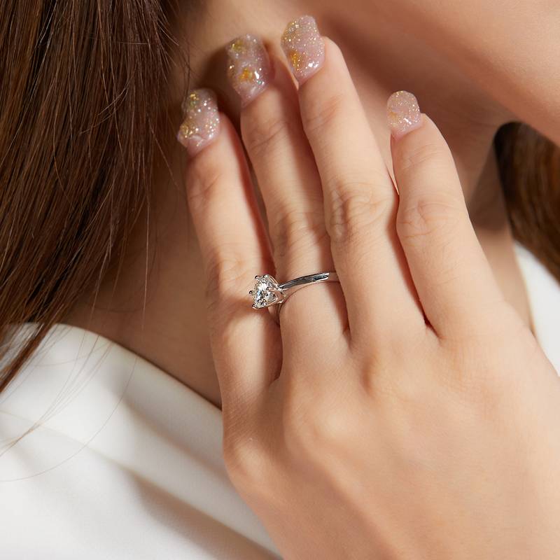 直臂Classic六爪T家S925银镀白金MoissaniteWomen's Ring1ctD级